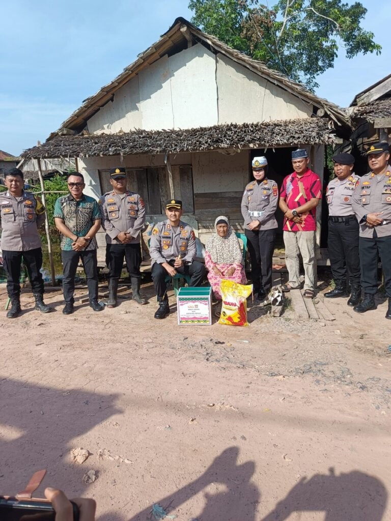Peduli Warga, Polres Mesuji Berikan Bantuan Sosial di Desa Sungai Cambai