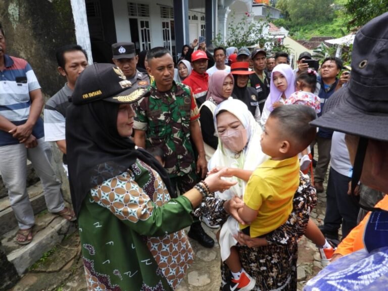 Walikota bandar lampung sambangi warga terdampak.banjir