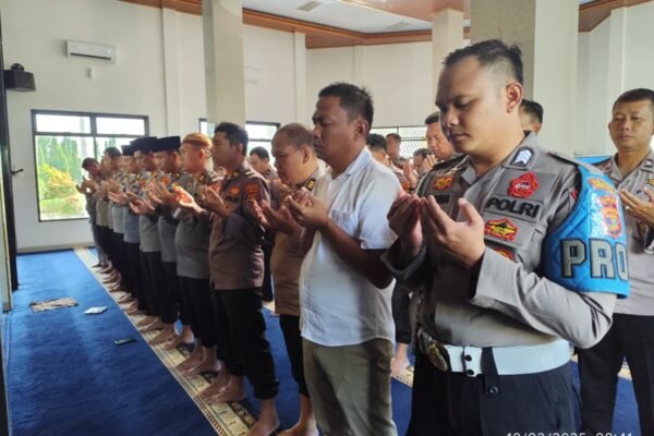 Polri Berduka, Polres Lampung Utara Gelar Shalat Ghaib