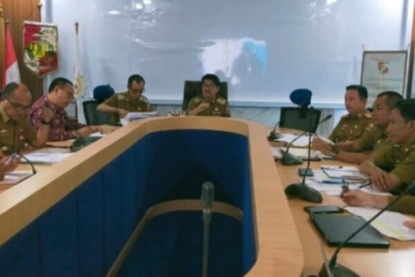 Bupati Lampung Utara Genjot BAPEDA Realisasi Kan Seragam Geratis. Kadis Pendidikan di Minta Kordinasi Degan Ketua Tim Transisi Dr. Suwardi, S.H., M.H,CM., CPCLE.