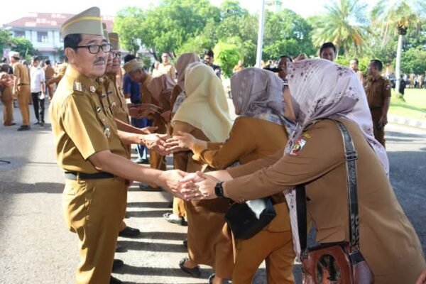BUPATI LAMPUNG UTARA PIMPIN APEL PERDANA DAN HALAL BIHALAL PASCA LIBUR IDUL FITRI
