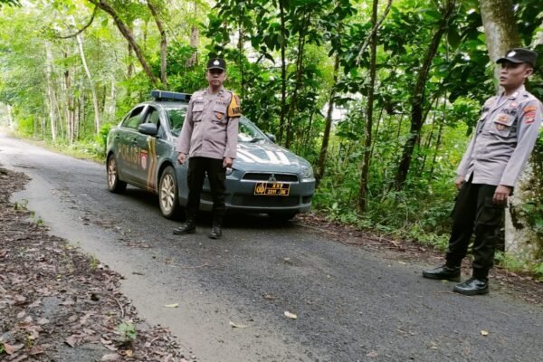 Antisipasi Gangguan Kamtibmas, Polsek Kasui Patroli Hunting System di Kasui Lama