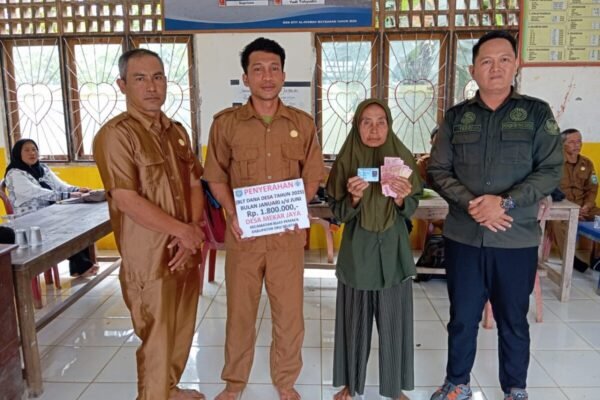 Pemerintah Mekar jaya Salur kan Bantuan Langsung Tunai (BLT) Dan Pemberdayaan Masyarakat