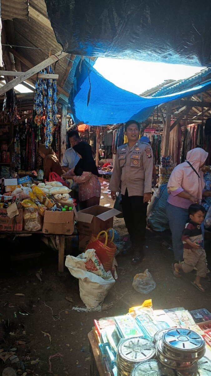 Cegah Premanisme di Pasar, Polsek Rebang Tangkas Lakukan Patroli Pantau Kamtibmas