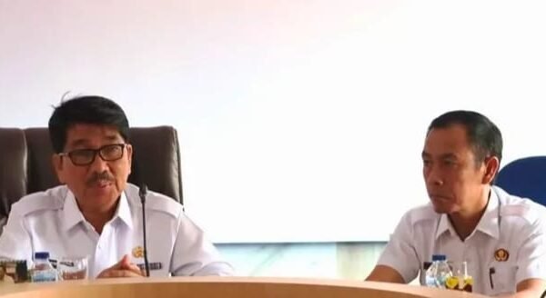 Bupati Lampung Utara Dr.Ir.H.Hamartoni Ahadis M.Si..yang didampingi wakil Bupati Romli S.kom.S.H.M.H dan Sekretaris Daerah Drs.H.Lekok M.M..menerima kunjungan Tim Badan Pemeriksa Keuangan Republik Indonesia (BPK-RI) Perwakilan Propinsi Lampung