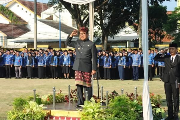BUPATI LAMPUNG UTARA PIMPIN UPACARA PERINGATAN HARI PENDIDIKAN NASIONAL TAHUN 2025