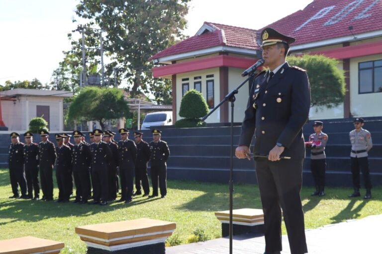 Upacara Harkitnas ke 117, Kapolres Way Kanan Ajak Personel Bangkit bersama Wujudkan Indonesia Kuat