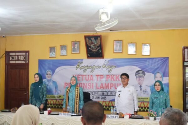 BUPATI LAMPUNG UTARA HADIRI KUNJUNGAN KERJA TP-PKK PROVINSI LAMPUNG DI DESA KEMALO ABUNG πππ