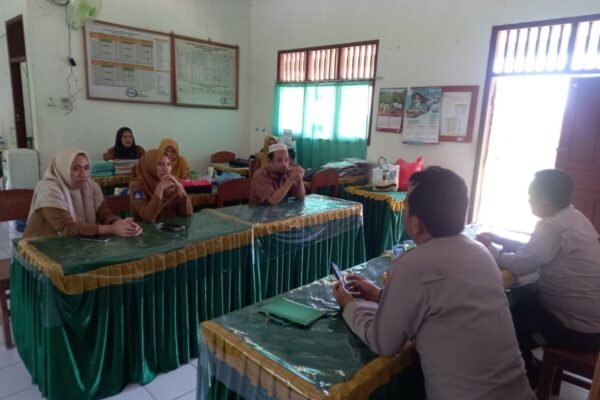 Sambangi SMAN 2 Blambangan Umpu, Polres Way Kanan Binluh Ajak Dewan Guru Bersinergi Cegah Kenakalan Remaja