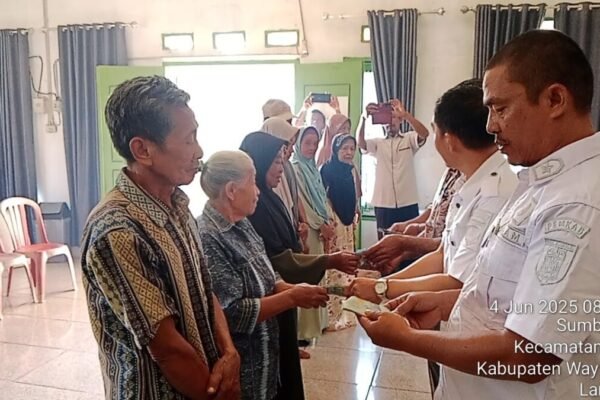 Salurkan BLT DD Triwulan Ke 2 Untuk 9 KPM, Kakam Sumber Sari Sampaikan ini