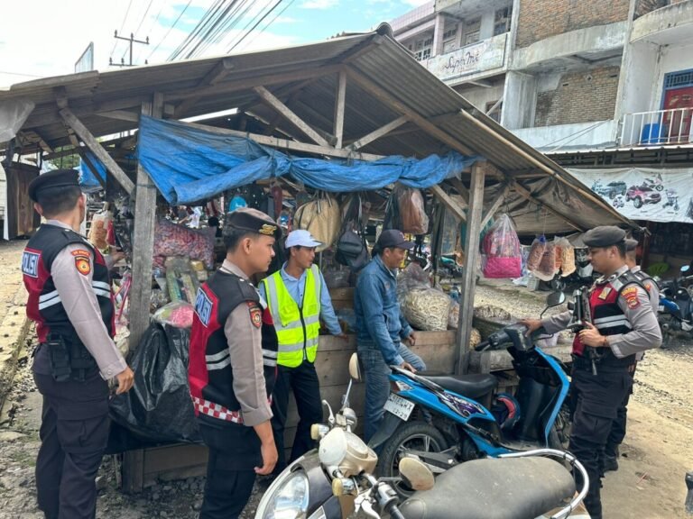 Polres Way Kanan Gelar Patroli Dialogis Hunting System di Tiuh Balak Pasar