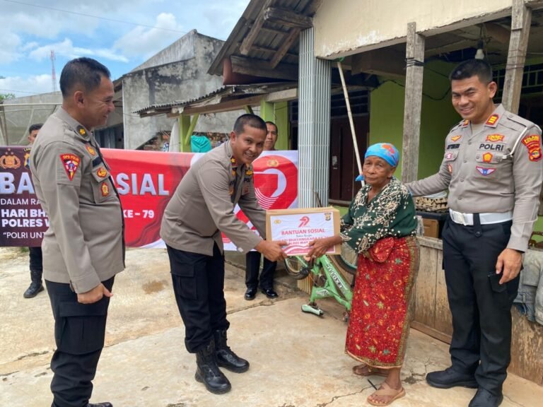 Jelang Hari Bhayangkara Ke-79, Kapolres Way Kanan dan PJU Gelar Bansos Bagikan Paket Sembako
