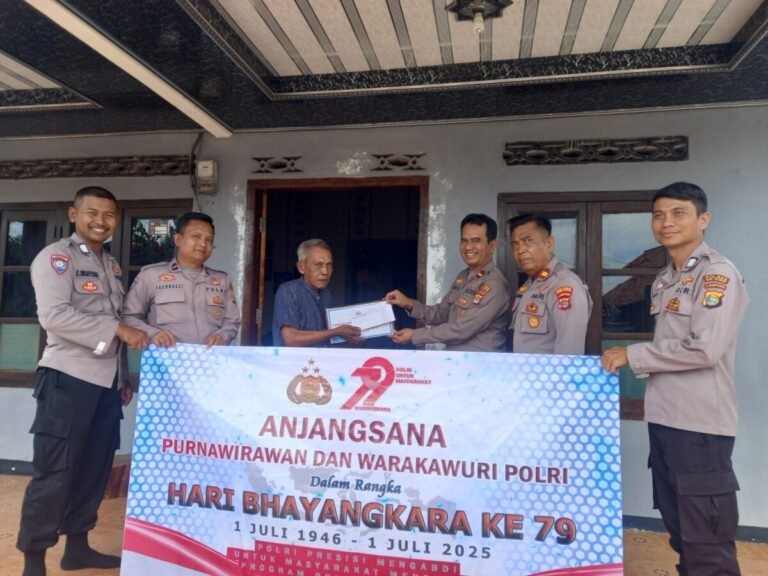 Hari Bhayangkara ke 79, Kapolres Anjangsana dan Berikan Tali Asih Kepada Purnawirawan dan Warakawuri Polri