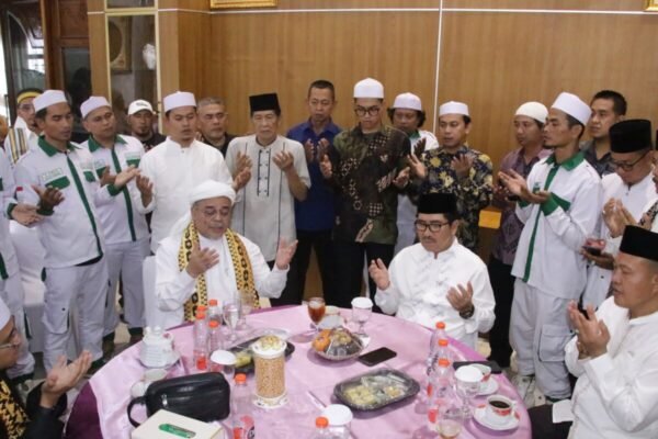 Makan Siang dan Doa Bersama di Rumah Jabatan Bupati Lampung Utara Bersama Imam Besar Habib Muhammad Rizieq Shihab