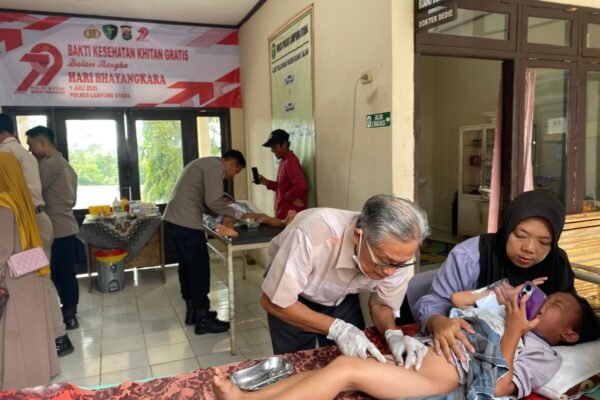 Hari Bhayangkara ke-79, Polres Lampung Utara Gelar Sunat Massal Gratis πππ