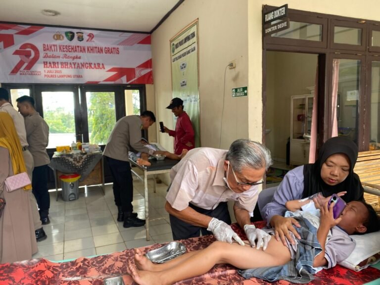 Hari Bhayangkara ke-79, Polres Lampung Utara Gelar Sunat Massal Gratis  👇👇👇