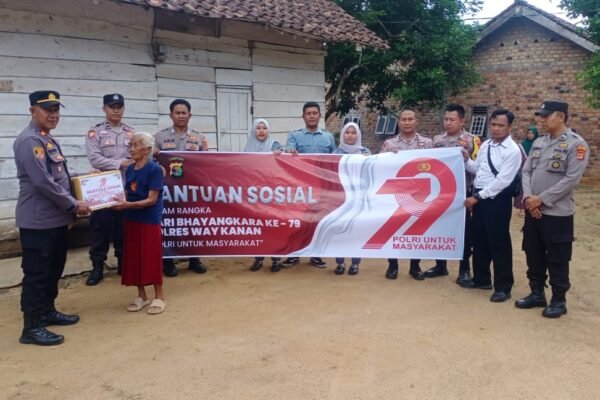 Sambut Hari Bhayangkara Ke 79 , Polsek Way Tuba Salurkan Bansos di Suma Mukti 👇👇👇
