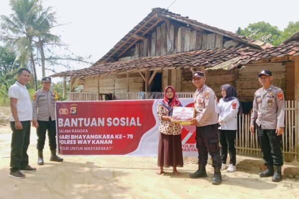 Jelang Hari Bhayangkara ke 79, Polsek Bumi Agung Bagikan Bansos Kepada Warga 👇👇👇👇👇
