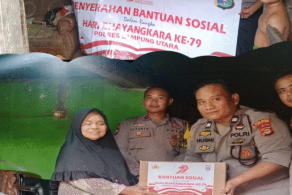 ANGGOTA POLSEK ABUNG BARAT SERAHKAN BANTUAN DALAM RANGKA HARI BHAYANGKARA KE-79 πππππ