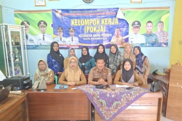 Sosialisasi KB dan Pencegahan Stunting di Desa Pekurun Udik oleh Dinas PPKB Lampung Utara