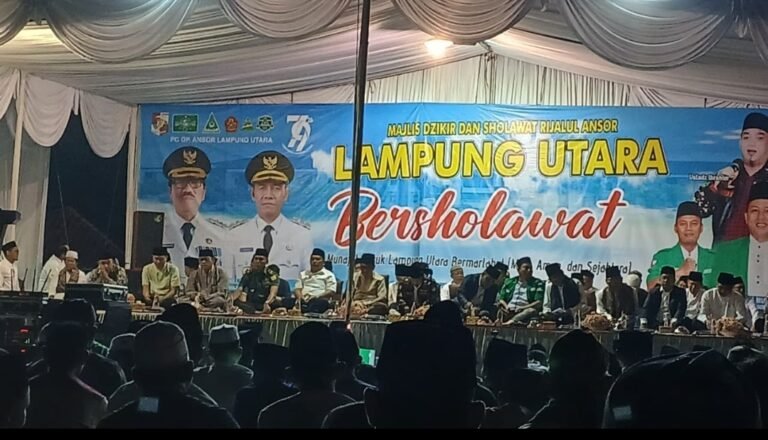 Ribuan Warga Lampung Utara Padati Gema Dzikir dan Sholawat Peringatan HUT ke-79 Kabupaten                                👇👇👇