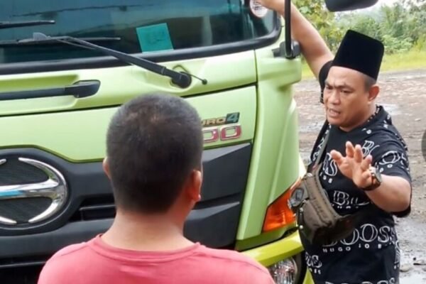 DIREKTUR UTAMA PT. KBS Konsisten Lakukan Pengecekan Stiker Mitra Armada Batu Bara di Lampung Utara πππ