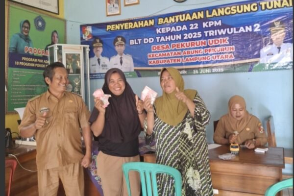 PEMDES PEKURUN UDIK KEMBALI FASILITASI PENARIKAN BANTUAN PENEBALAN PKH SEBESAR RP400 RIBU