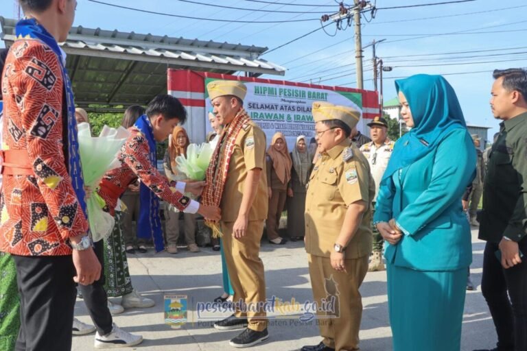 PEMKAB PESIBAR SAMBUT KEDATANGAN BUPATI – WAKIL BUPATI DI PESIBAR
