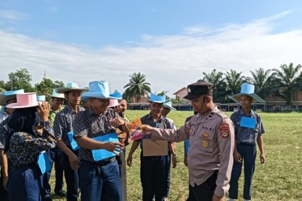 Kasat Binmas Menjadi Narasumber Saat MPLS di SMK YP 17 Baradatu