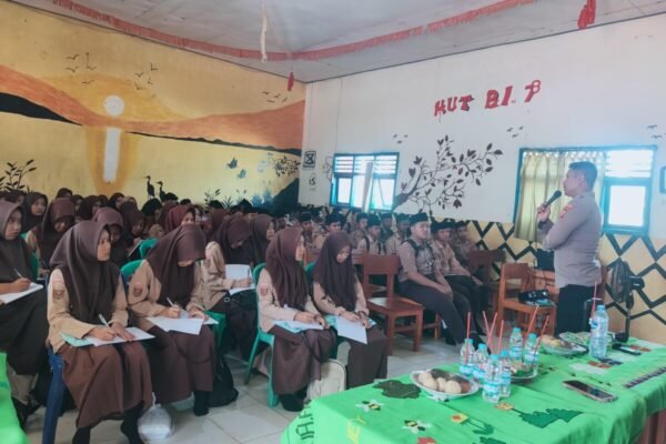 Police Goes To School, Polsek Pakuan Ratu Ajak Pelajar Madrasah Al-Ma’Arif Jauhi Bullying