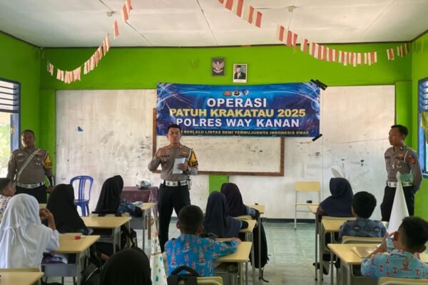 Operasi Patuh Krakatau 2025, Kasatlantas Tumbuhkan Kesadaran Berlalu Lintas di SMPN 5 Blambangan Umpu