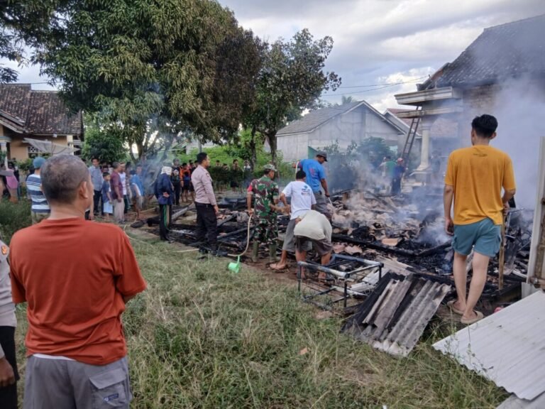 Polisi Datangi TKP Kebakaran Rumah Milik Warga LK 5 Pasar Banjit