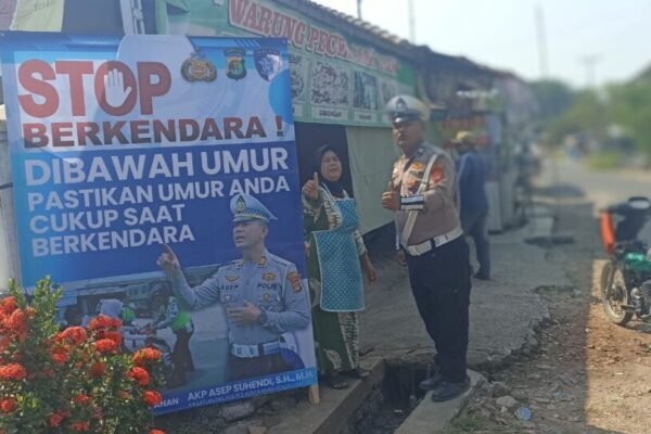 Ops Patuh Krakatau 2025 : Polisi Himbau Pengendara Pakai Helm SNI Lewat Banner