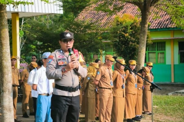 Dekatkan Diri ke Pelajar, Polres Way Kanan Berikan Pembinaan di SMKN 1 Negeri Agung