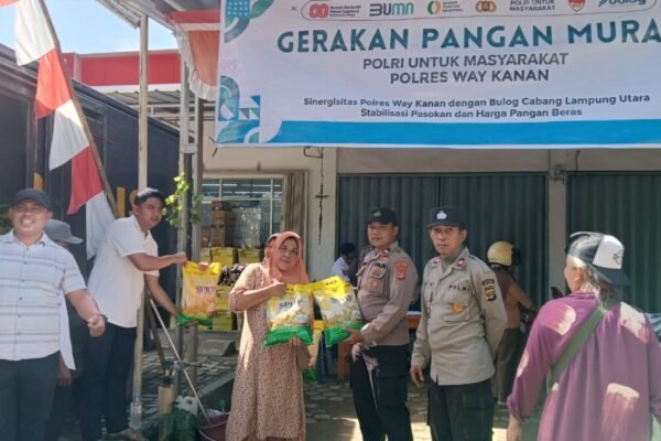 Polres Way Kanan Gelar Gerakan Pangan Murah di Pasar Bandar Sari
