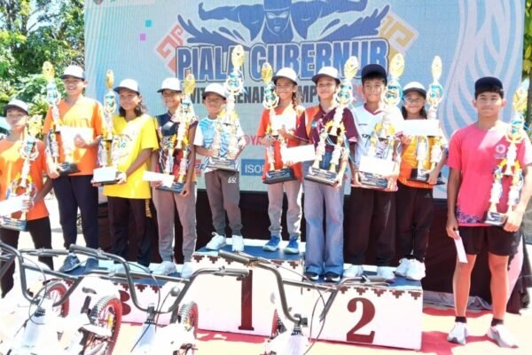 Atlet Renang SMPN 7 Metro Mendapat Perenang Terbaik di Kejuaraan Piala Gubernur 2025