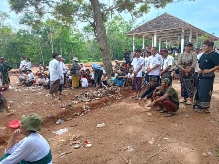 Camat Negeri Agung Hadiri Acara Ngaben Dikampung Mulya Sari