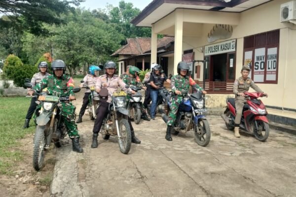 Jaga Kondusifitas, TNI – Polri Gelar Patroli Gabungan di Wilayah Kasui