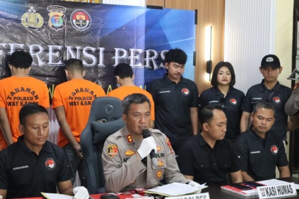 Konferensi Pers Satnarkoba Polres Way Kanan Gagalkan Peredaran Narkotika Jenis Sabu di Km 6 Blambangan Umpu dan Baradatu