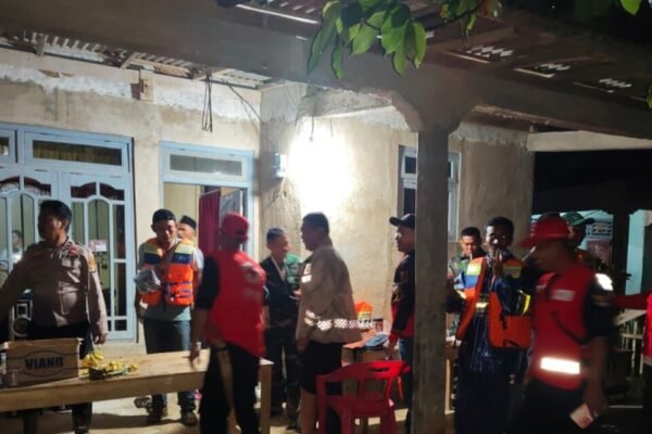 Banjir Bandang dan Longsor Terjang Lampung Barat, Polisi Evakuasi Warga Hingga Tengah Malam