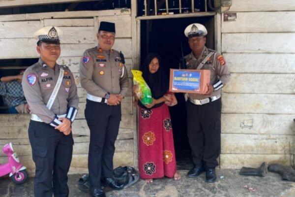 Wujudkan Kepedulian Sosial, Satlantas Polres Way Kanan Gelar Aksi Jumat Berkah