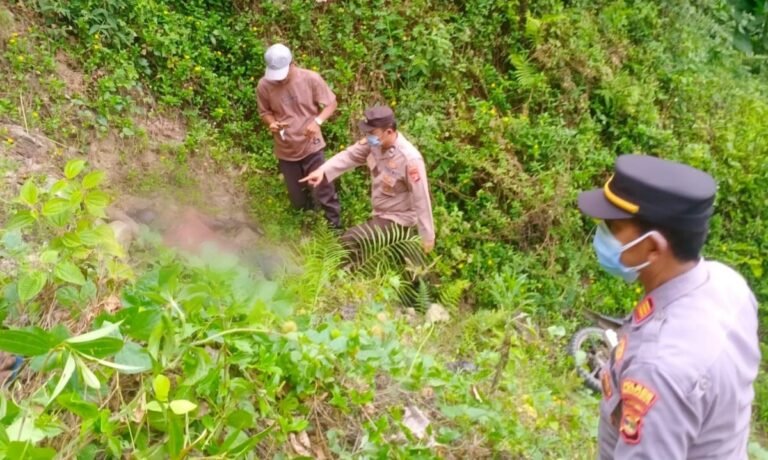 Polsek Semaka Identifikasi Temuan Mayat di Jurang Rewel