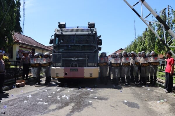 Tingkatkan Keamanan, Polres Lampung Utara Gelar Simulasi Sistem Pengamanan Mako