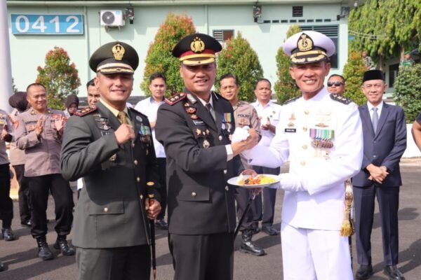 Bentuk Sinergitas, Jajaran Polres Lampung Utara Berikan Kejutan Hari Ulang Tahun TNI Ke- 80