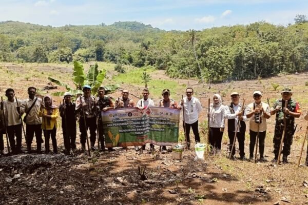 Polres Way Kanan Tanam Jagung Serentak Kuartal IV di Kasui Pasar