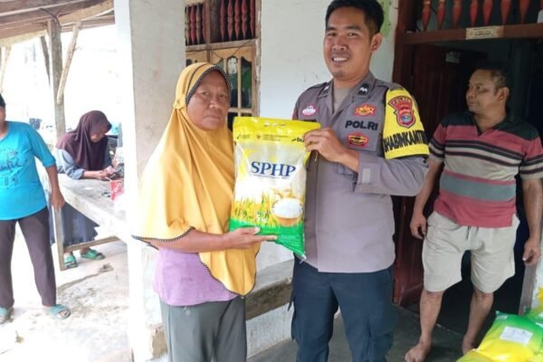 Hadir di Kampung Negeri Bumi Putera , Polsek Blambangan Umpu Kembali Gelar Gerakan Pangan Murah