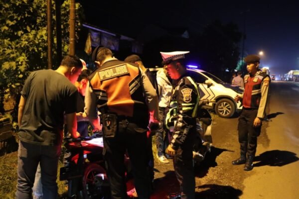 Razia Malam Minggu Bersama TNI, Polres Lampung Utara Amankan 12 Motor dan 1 Sajam