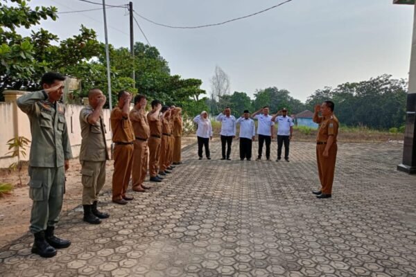 Tingkatkan Disiplin dan Kinerja, Camat Negeri Agung Rutin Gelar Apel Pagi