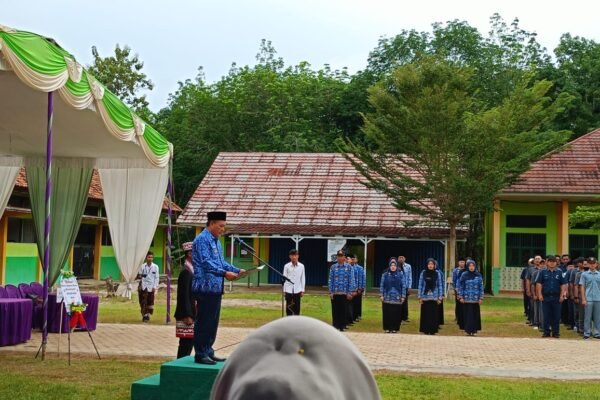 Camat Negeri Agung Pimpin Upacara Sumpah Pemuda Ke-97