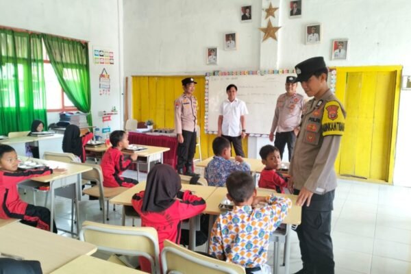 Monitoring MBG di SDN, Polsek Banjit Cek Pemenuhan Gizi Secara Langsung
